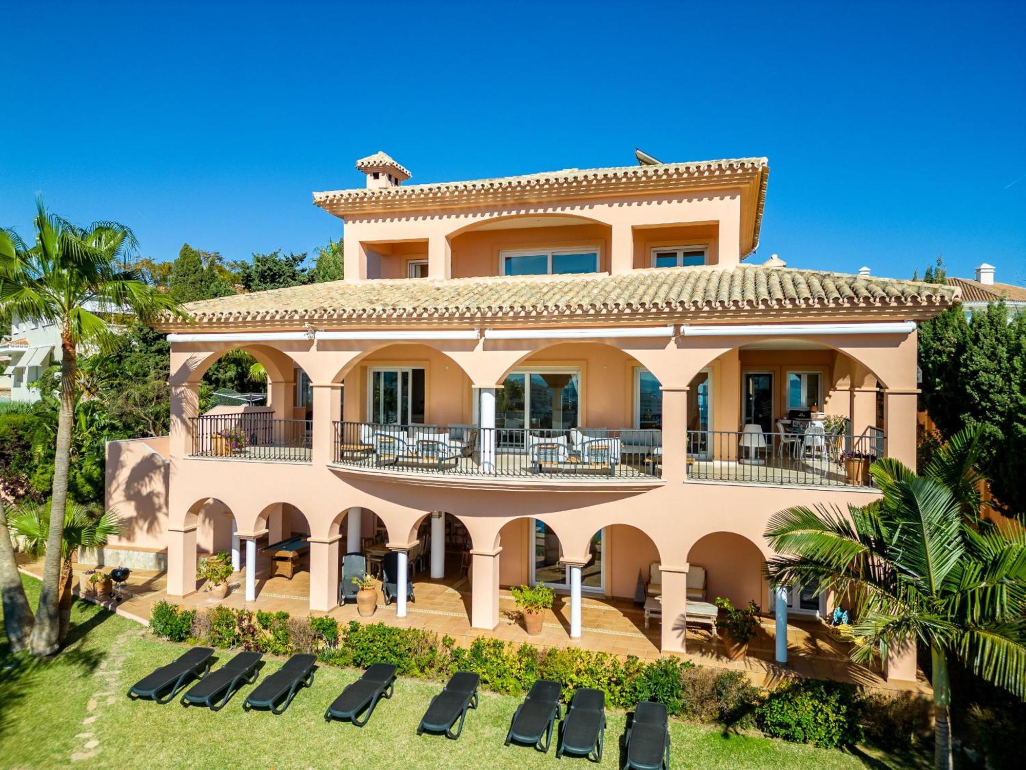 Beachside Villa With Panoramic Sea Views Benalmádena Dış mekan fotoğraf