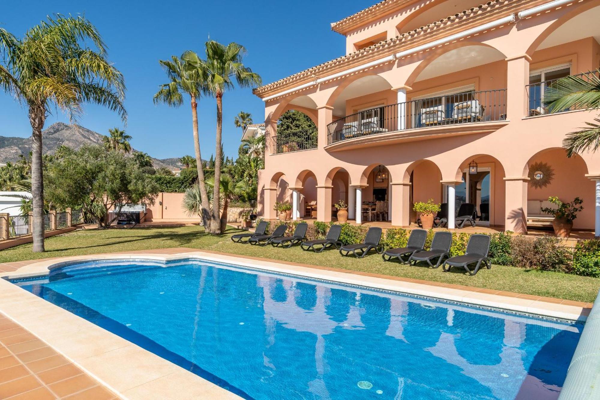 Beachside Villa With Panoramic Sea Views Benalmádena Dış mekan fotoğraf