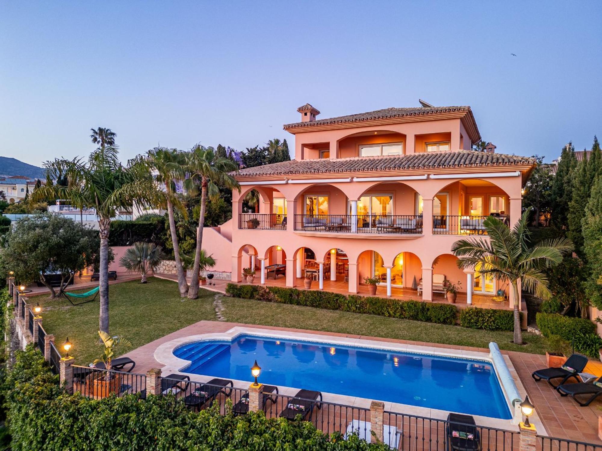Beachside Villa With Panoramic Sea Views Benalmádena Dış mekan fotoğraf